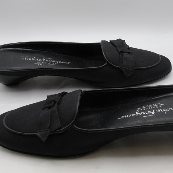 Salvatore Ferragamo black fabric slide, patent leather heel, bow detail in 8.5AA - Picture 3 of 6